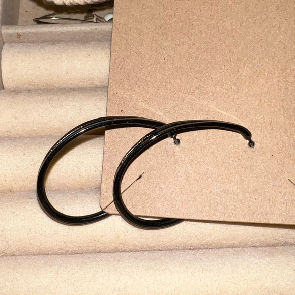 Vintage Black Classic Oval Double Layered Snap Close Hoops - Picture 3 of 10